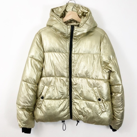 American Eagle Outfitters Jackets & Blazers - American Eagle Gold Metallic Hooded Puffer Jacket